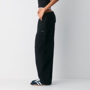 Aritzia Black Cargo Joggers